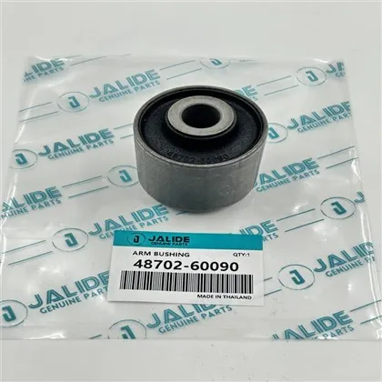 Bagaimana bushing lengan menangani gaya lateral pada kendaraan?